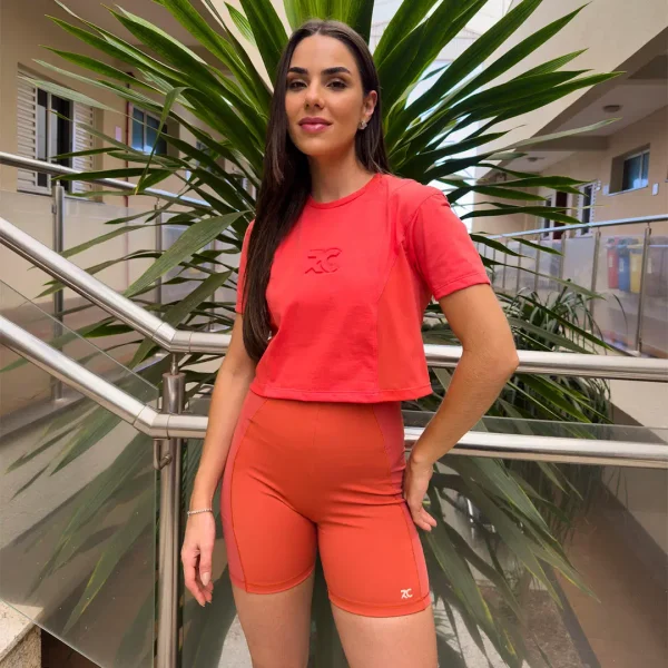 T-SHIRT COM RECORTES