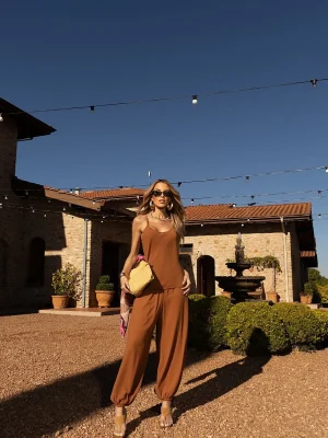 CONJUNTO CHIFFON CALCA VOLUME FRANZIDO PUNHO E REGATA