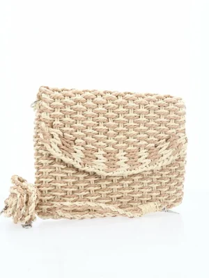 BOLSA DE PALHA TRANSVERSAL ESTILO PRAIA COM TRAMA BICOLOR
